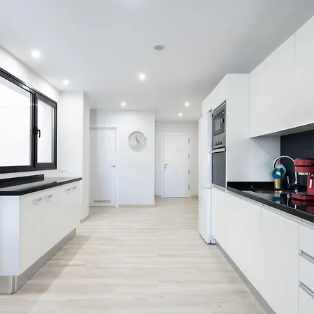 New 140m2 Loft-style Flat At Town Heart, 3 Beaches Close Casa Leon Apartment