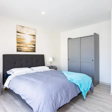 New 140m2 Loft-style Flat At Town Heart, 3 Beaches Close Casa Leon Apartment *