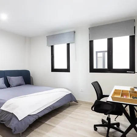 New 140m2 Loft-style Flat At Town Heart, 3 Beaches Close Casa Leon Apartment