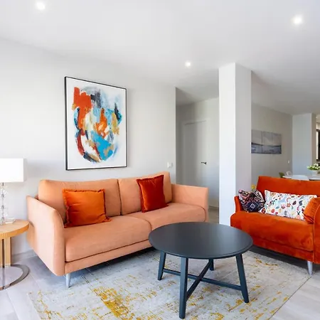New 140m2 Loft-style Flat At Town Heart, 3 Beaches Close Casa Leon