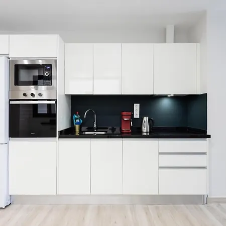 New 140m2 Loft-style Flat At Town Heart, 3 Beaches Close Casa Leon